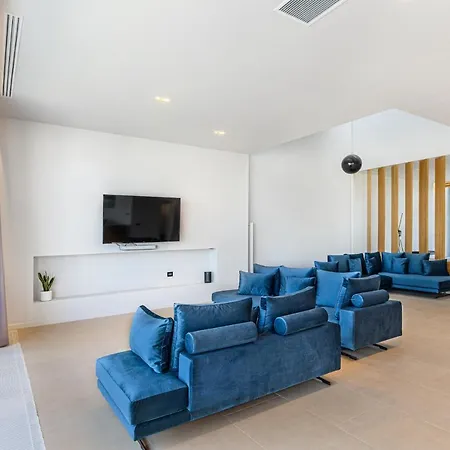 Seascape Villa *