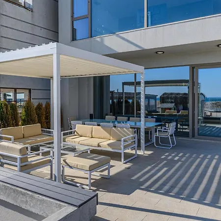 Seascape Villa *